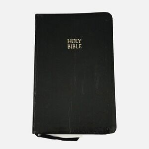 Holy Bible Giant Print NKJV Black Faux Leather Thomas Nelson New King James